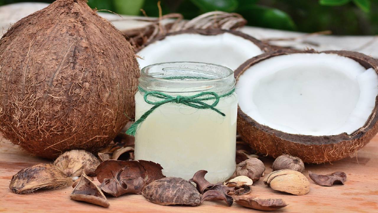 Coconut oil accelerates hair growth