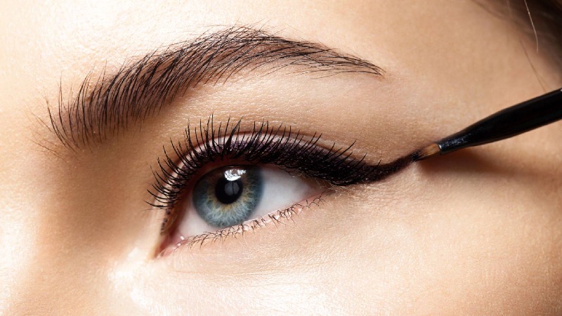 How to Apply Gel Eyeliners